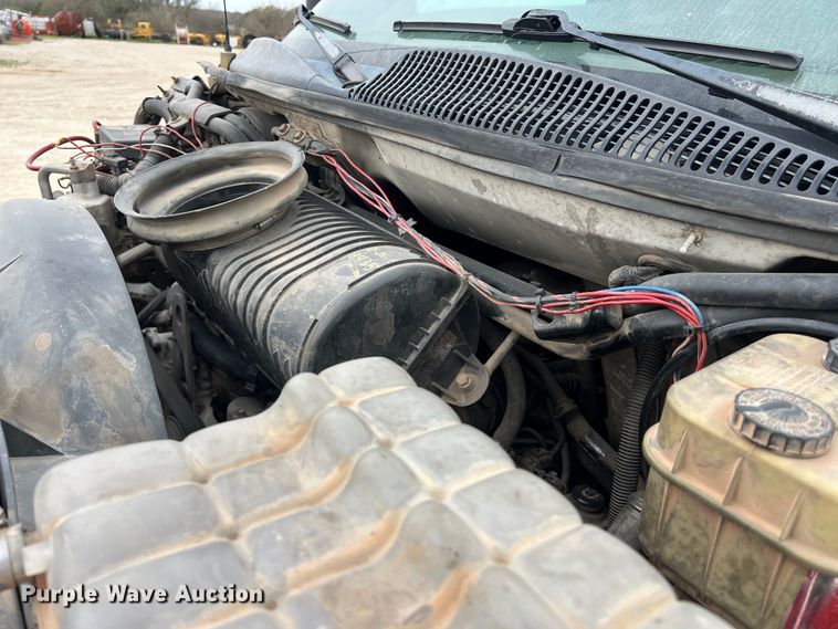 image for item KV9805 2006 Chevrolet C6500 flatbed truck