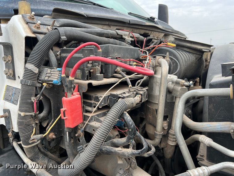 image for item KV9805 2006 Chevrolet C6500 flatbed truck