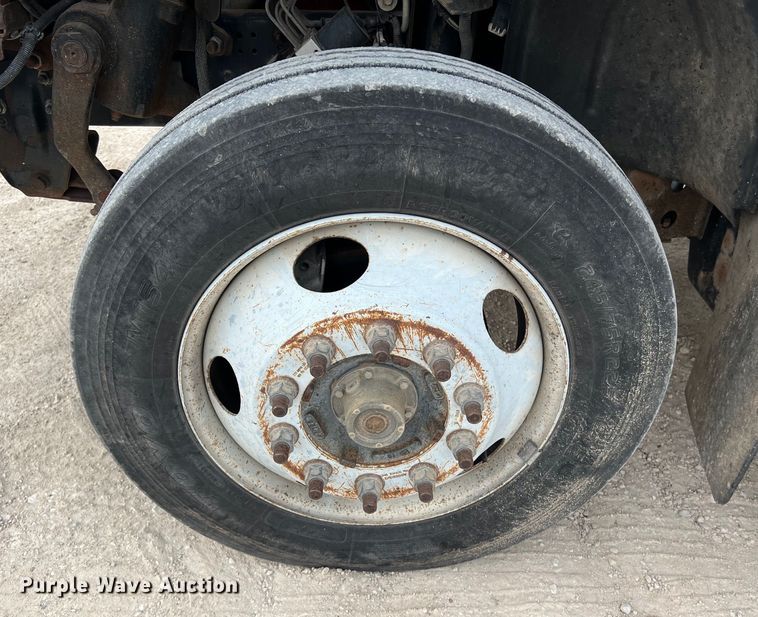 image for item KV9805 2006 Chevrolet C6500 flatbed truck