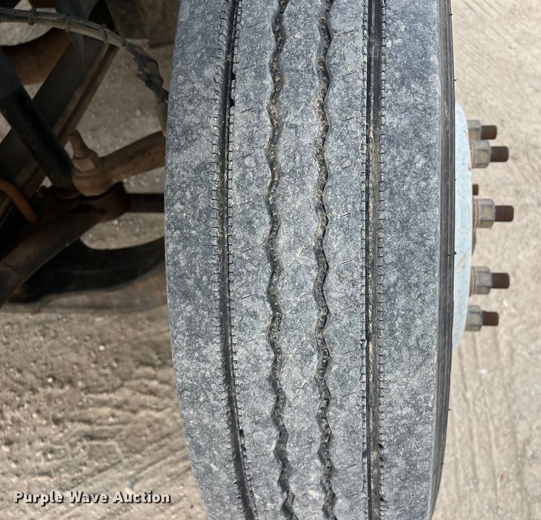 image for item KV9805 2006 Chevrolet C6500 flatbed truck