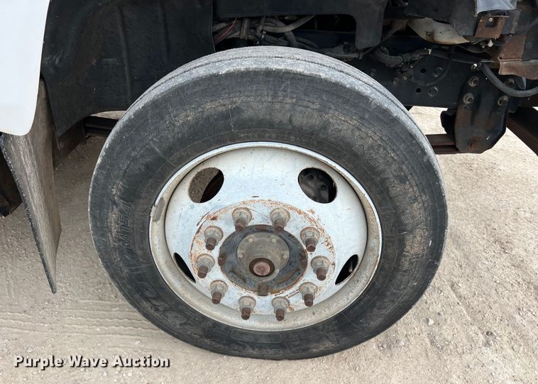 image for item KV9805 2006 Chevrolet C6500 flatbed truck