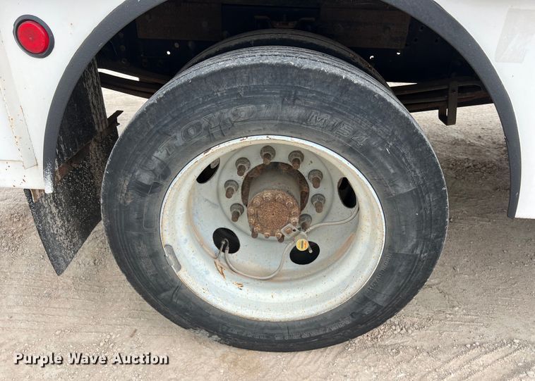 image for item KV9805 2006 Chevrolet C6500 flatbed truck