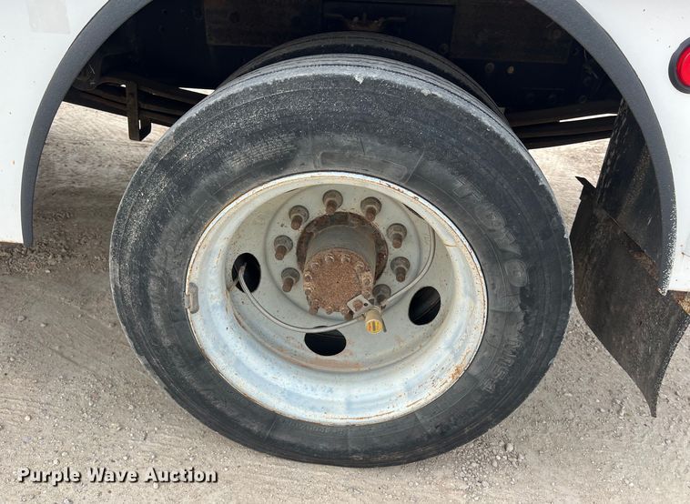 image for item KV9805 2006 Chevrolet C6500 flatbed truck