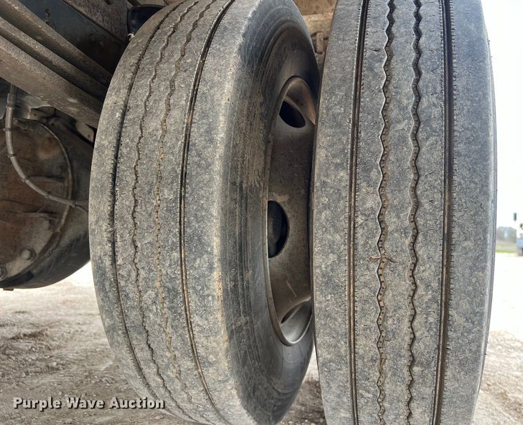 image for item KV9805 2006 Chevrolet C6500 flatbed truck