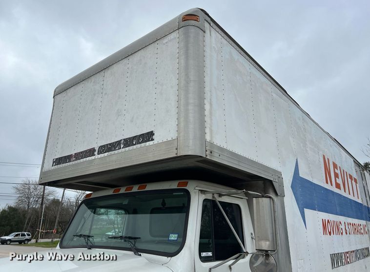 image for item KV9822 2001 International 4700 box truck