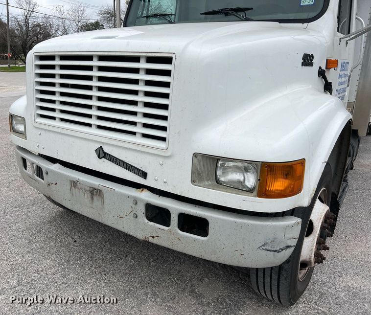image for item KV9822 2001 International 4700 box truck