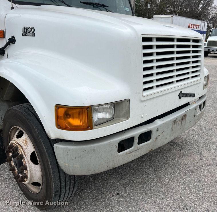 image for item KV9822 2001 International 4700 box truck