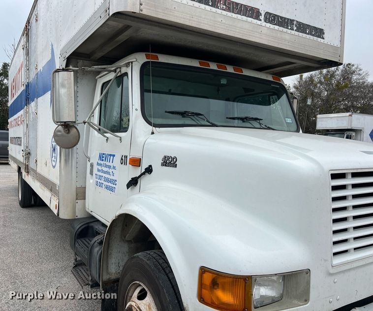 image for item KV9822 2001 International 4700 box truck