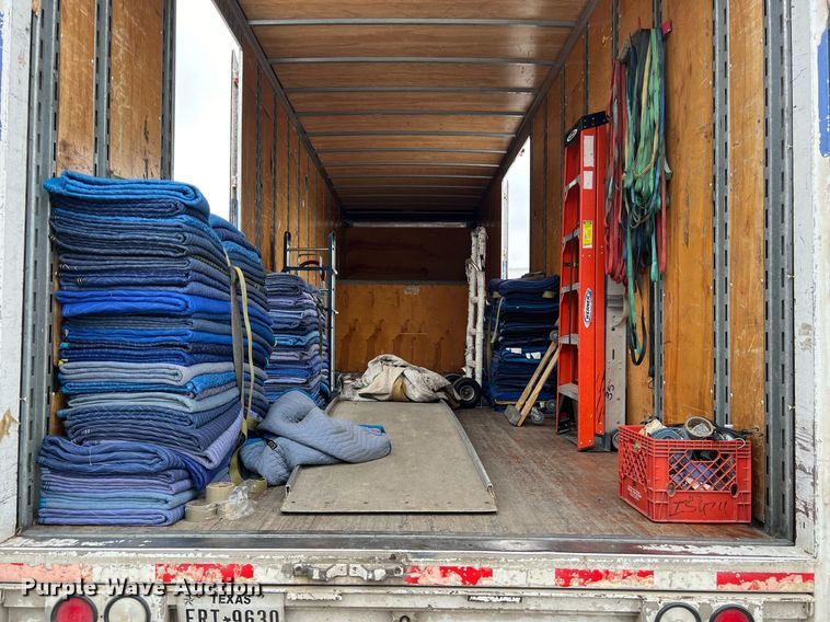 image for item KV9822 2001 International 4700 box truck