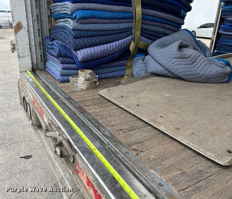 image for item KV9822 2001 International 4700 box truck