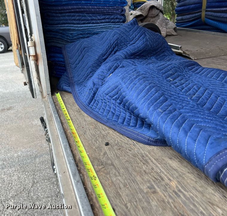 image for item KV9822 2001 International 4700 box truck