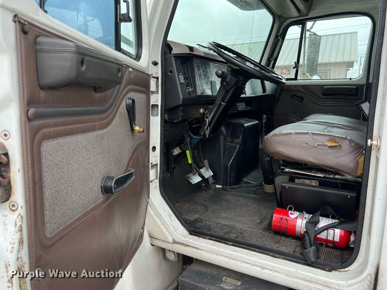 image for item KV9822 2001 International 4700 box truck