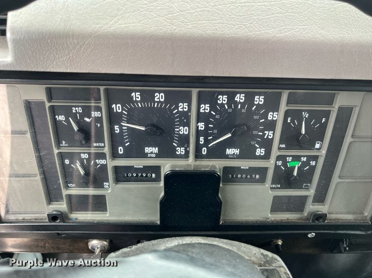 image for item KV9822 2001 International 4700 box truck