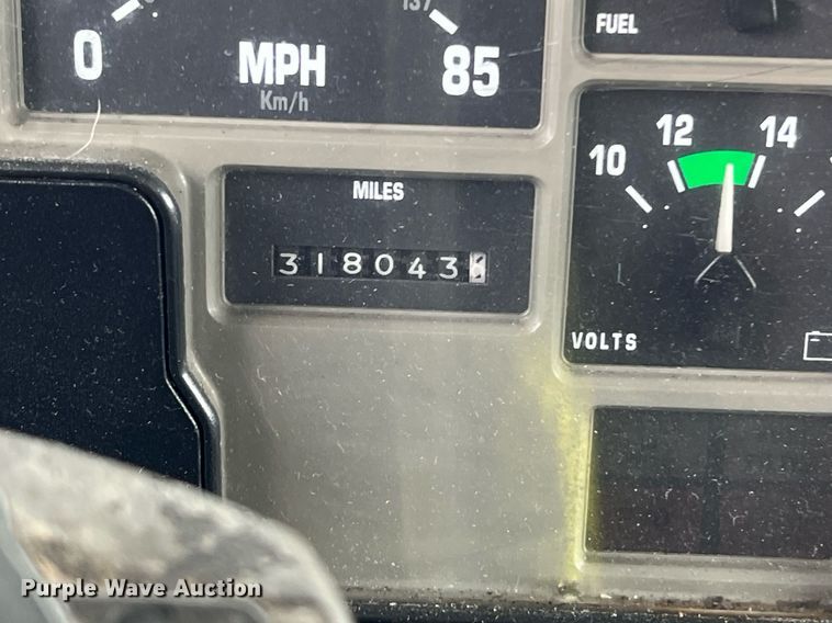 image for item KV9822 2001 International 4700 box truck