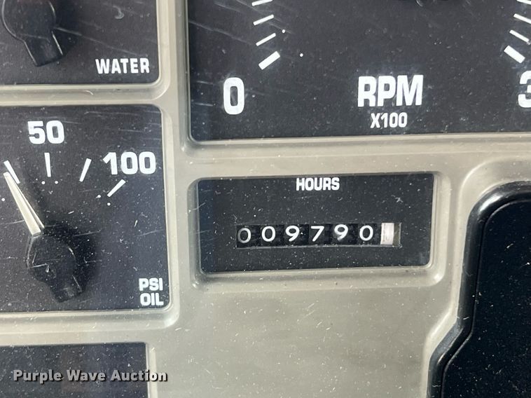 image for item KV9822 2001 International 4700 box truck