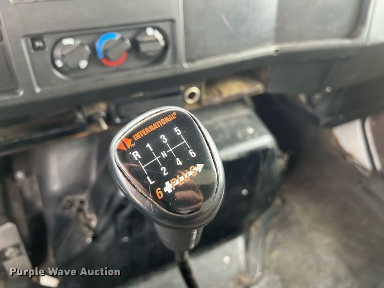 image for item KV9822 2001 International 4700 box truck