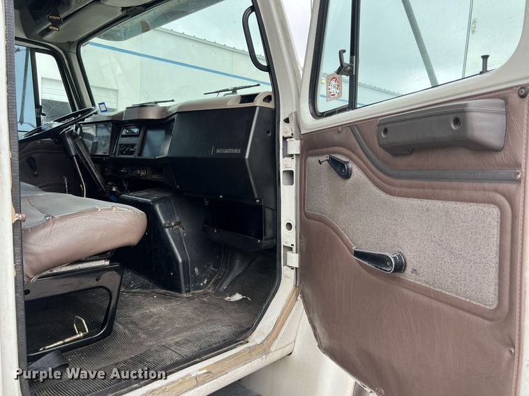 image for item KV9822 2001 International 4700 box truck