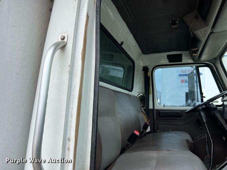 image for item KV9822 2001 International 4700 box truck