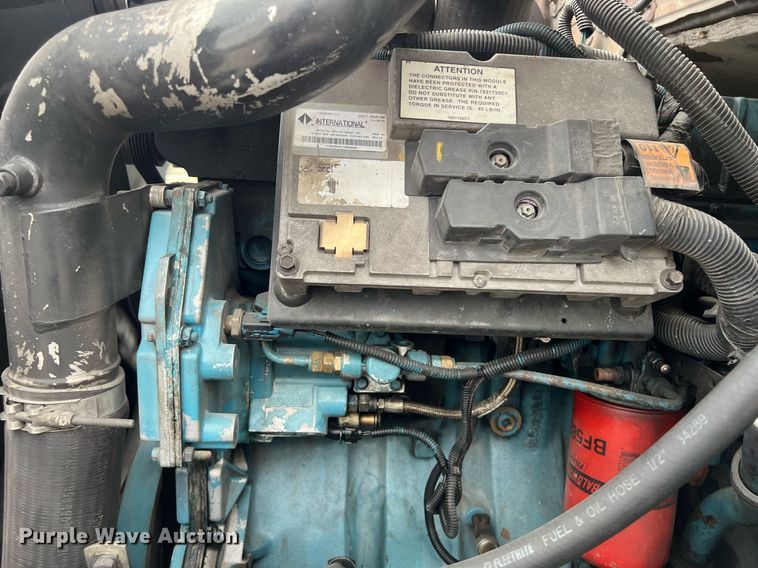 image for item KV9822 2001 International 4700 box truck