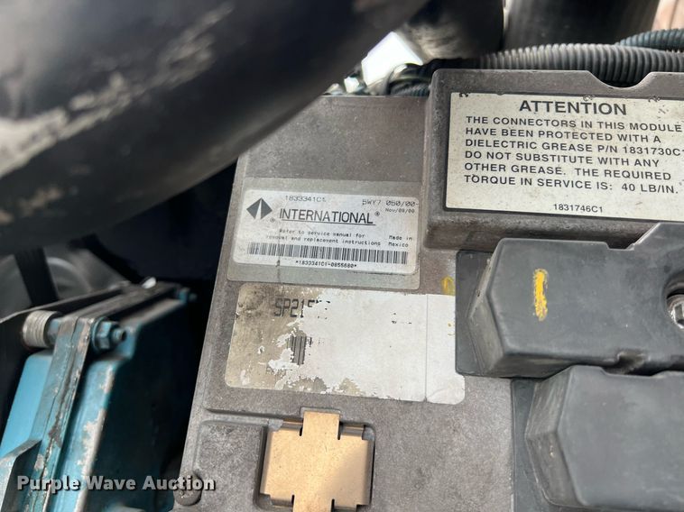 image for item KV9822 2001 International 4700 box truck