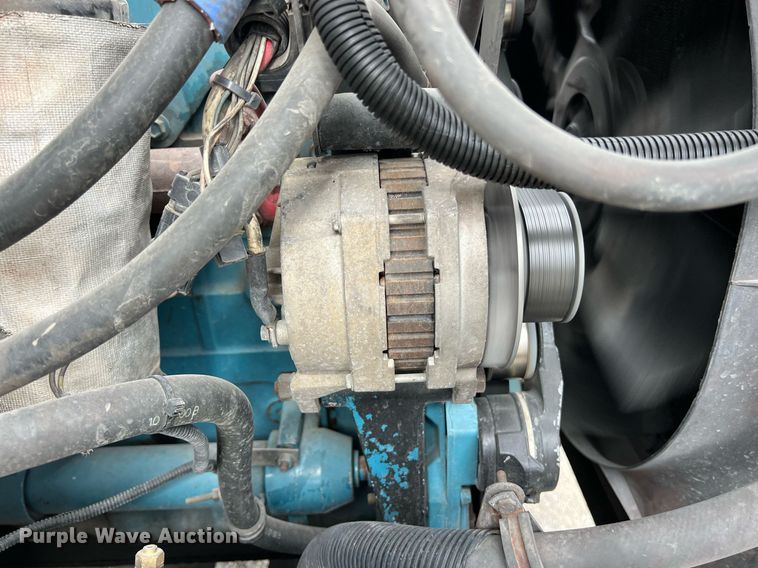 image for item KV9822 2001 International 4700 box truck