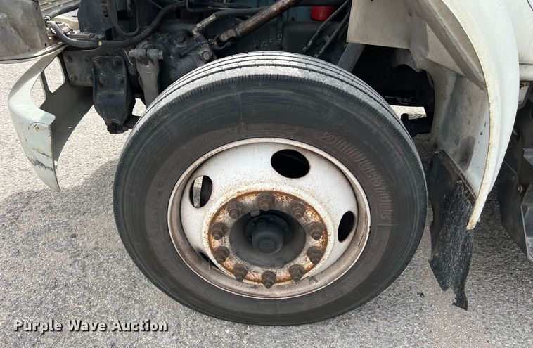 image for item KV9822 2001 International 4700 box truck