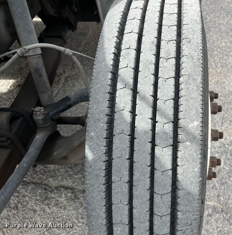 image for item KV9822 2001 International 4700 box truck