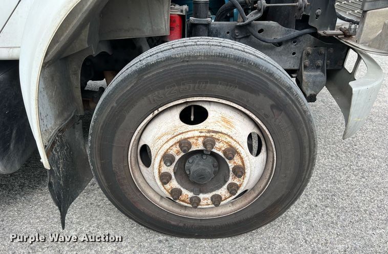 image for item KV9822 2001 International 4700 box truck