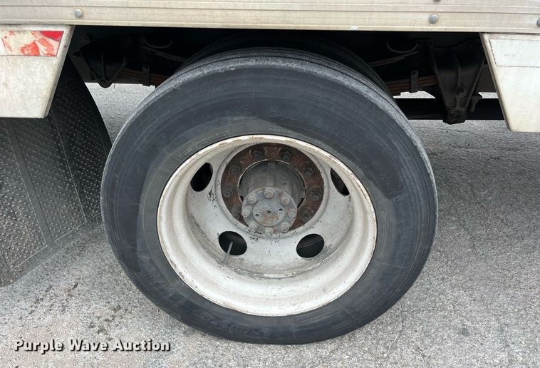 image for item KV9822 2001 International 4700 box truck