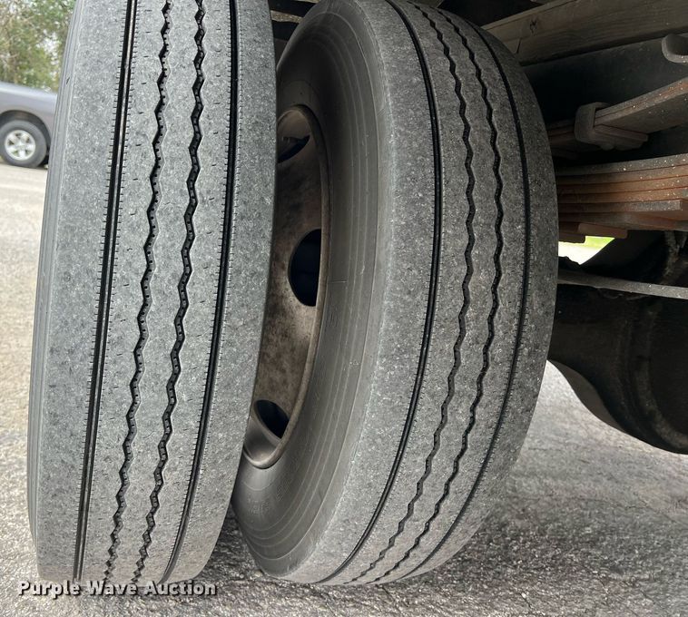 image for item KV9822 2001 International 4700 box truck