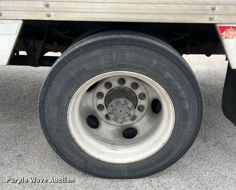 image for item KV9822 2001 International 4700 box truck