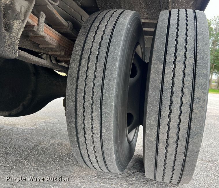 image for item KV9822 2001 International 4700 box truck