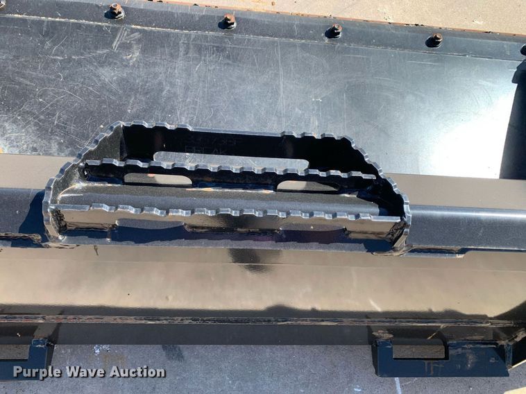 image for item KX9810 2022 Paladin S6606 skid steer bucket