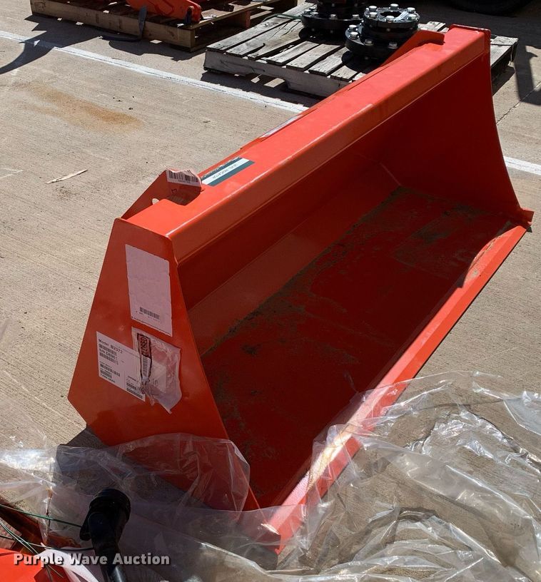 image for item KX9819 Kubota B2372 5' W loader bucket 