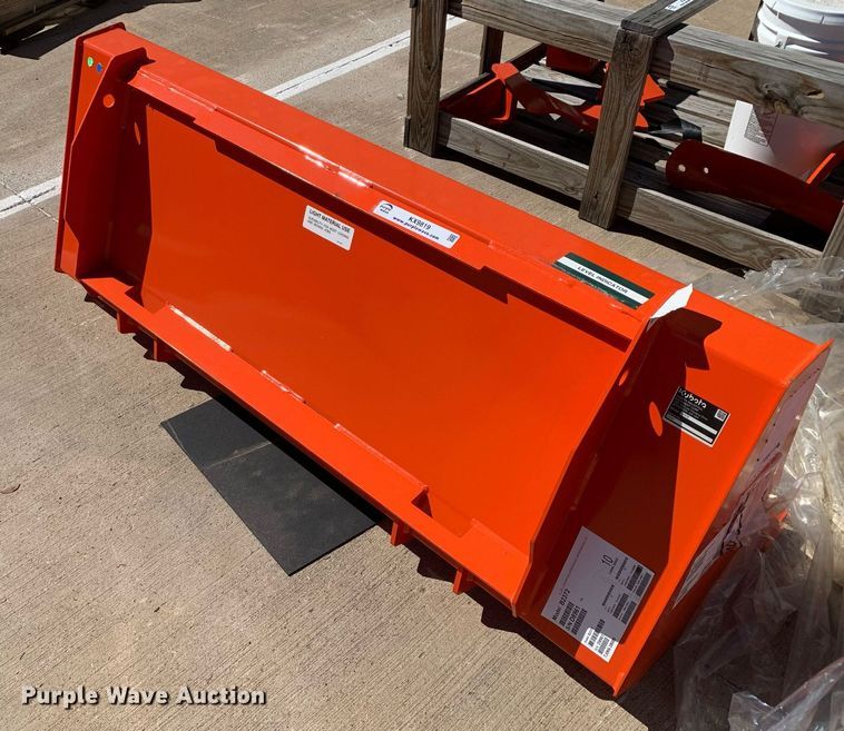 image for item KX9819 Kubota B2372 5' W loader bucket 