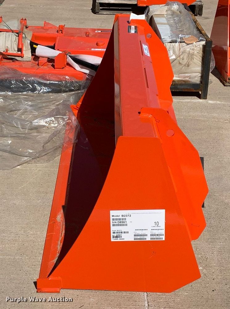 image for item KX9819 Kubota B2372 5' W loader bucket 