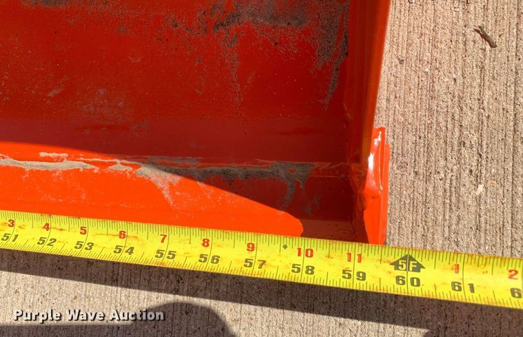 image for item KX9819 Kubota B2372 5' W loader bucket 