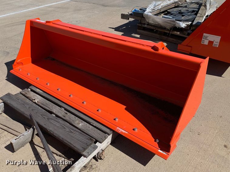 image for item KX9821 Kubota L2291 6' W loader bucket