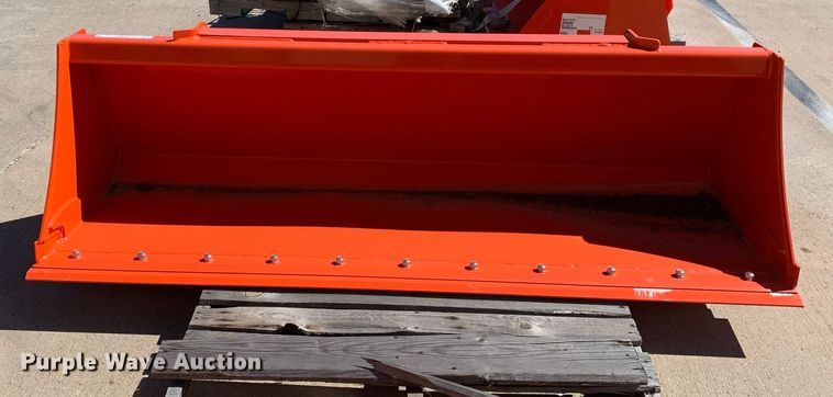 image for item KX9821 Kubota L2291 6' W loader bucket