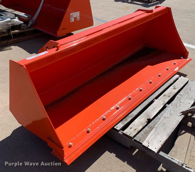 image for item KX9821 Kubota L2291 6' W loader bucket