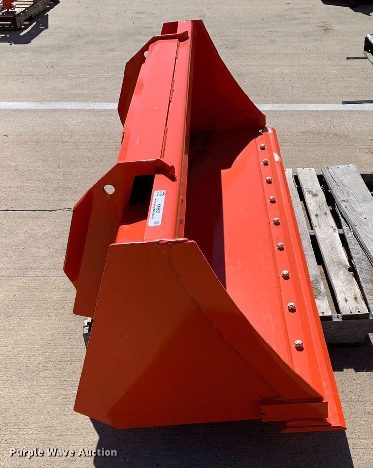 image for item KX9821 Kubota L2291 6' W loader bucket