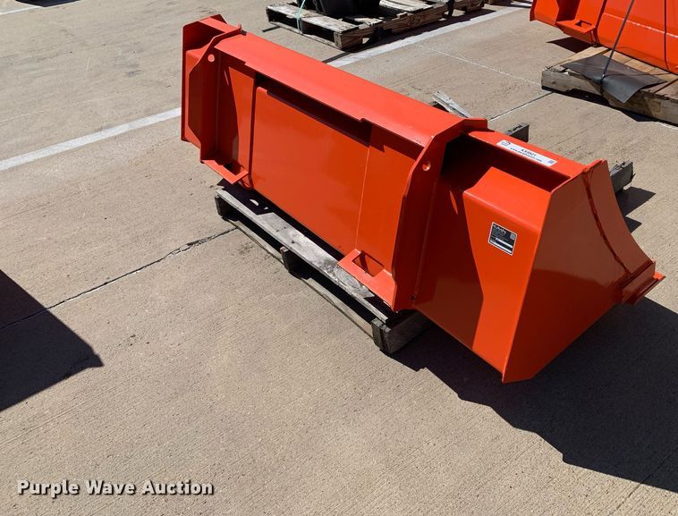 image for item KX9821 Kubota L2291 6' W loader bucket