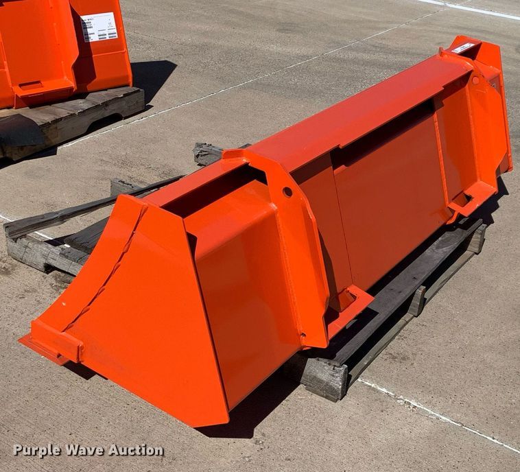 image for item KX9821 Kubota L2291 6' W loader bucket