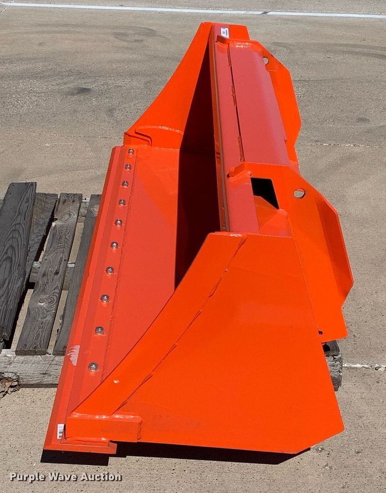 image for item KX9821 Kubota L2291 6' W loader bucket