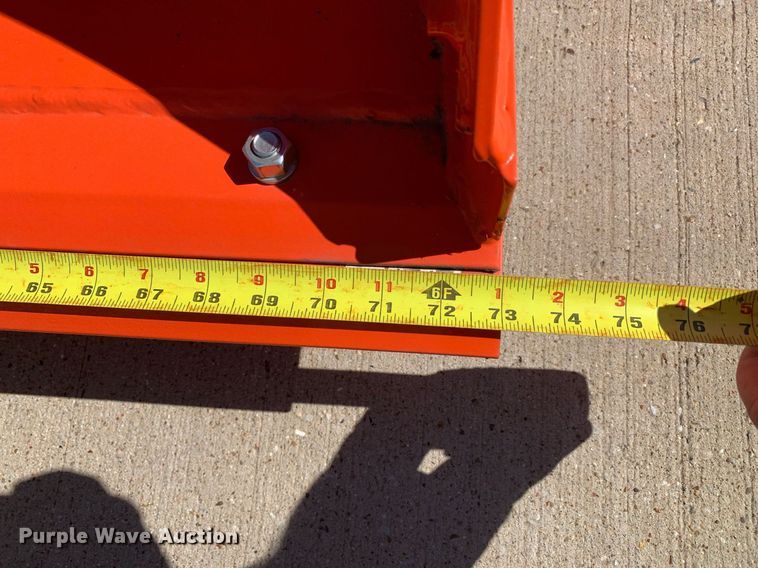 image for item KX9821 Kubota L2291 6' W loader bucket