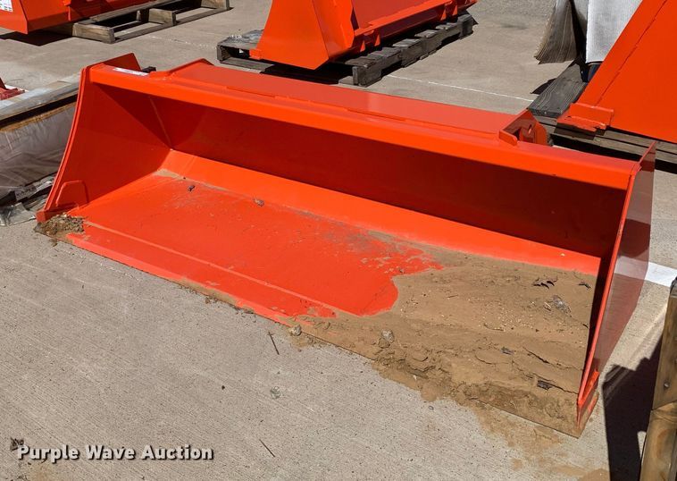 image for item KX9822 Kubota L2290 6' W loader bucket