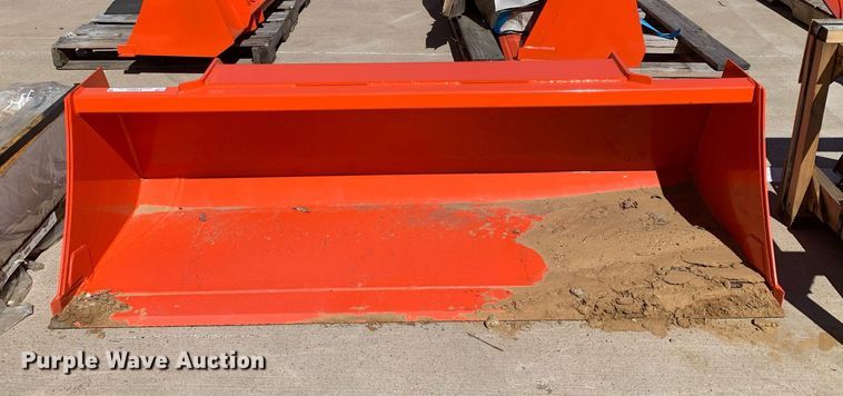image for item KX9822 Kubota L2290 6' W loader bucket