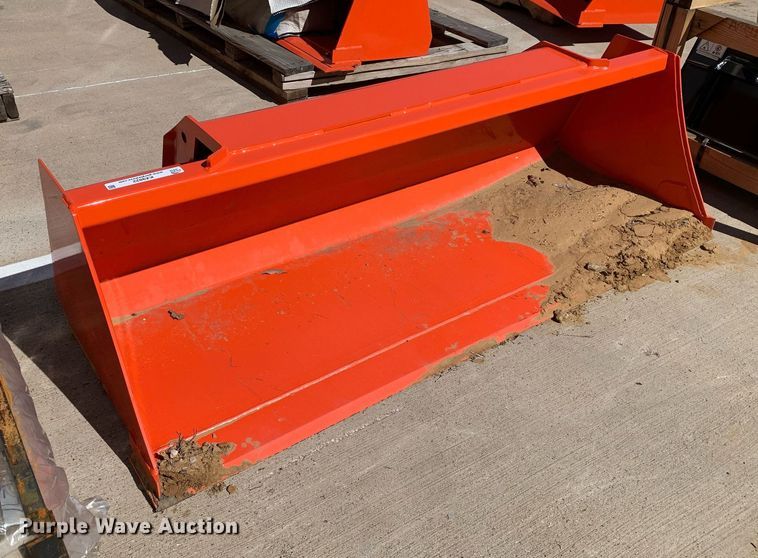 image for item KX9822 Kubota L2290 6' W loader bucket