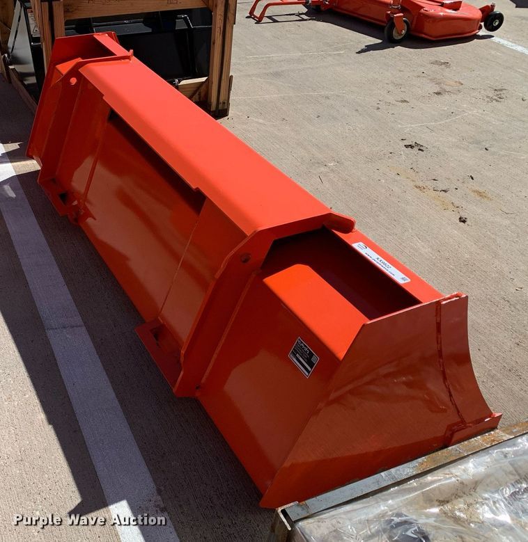 image for item KX9822 Kubota L2290 6' W loader bucket