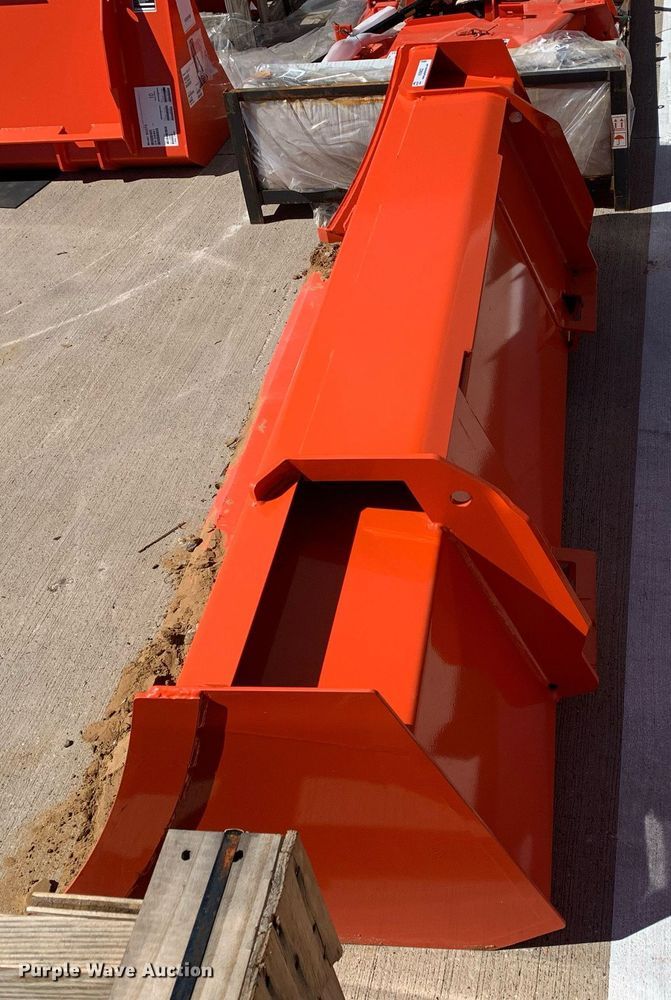 image for item KX9822 Kubota L2290 6' W loader bucket